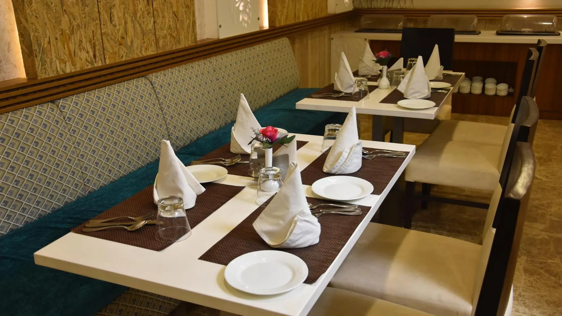 Hotel Meadows Varanasi